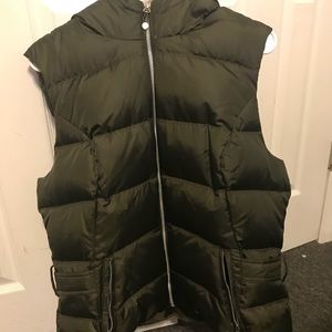 Eddie Bauer fur hooded vest (dark green)